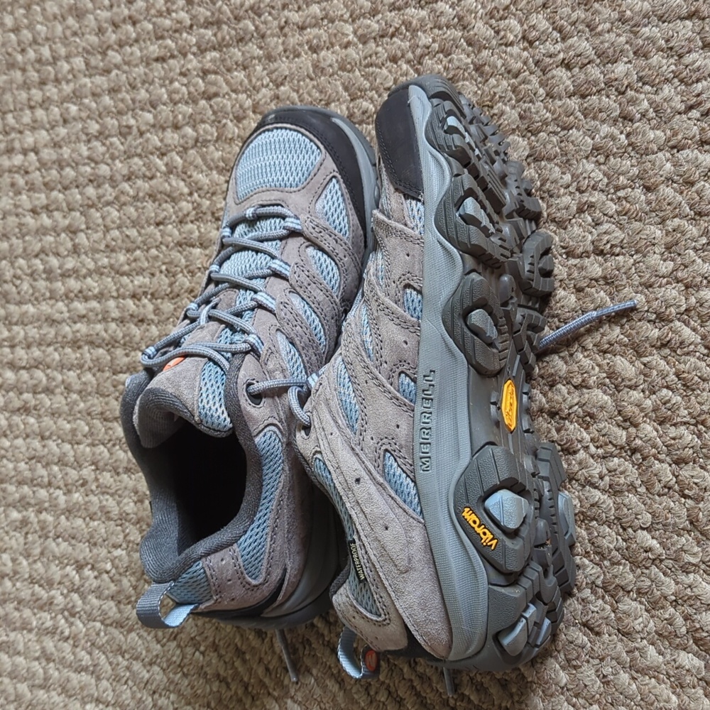 Women's Moab 3 color Smoke wide size 9
